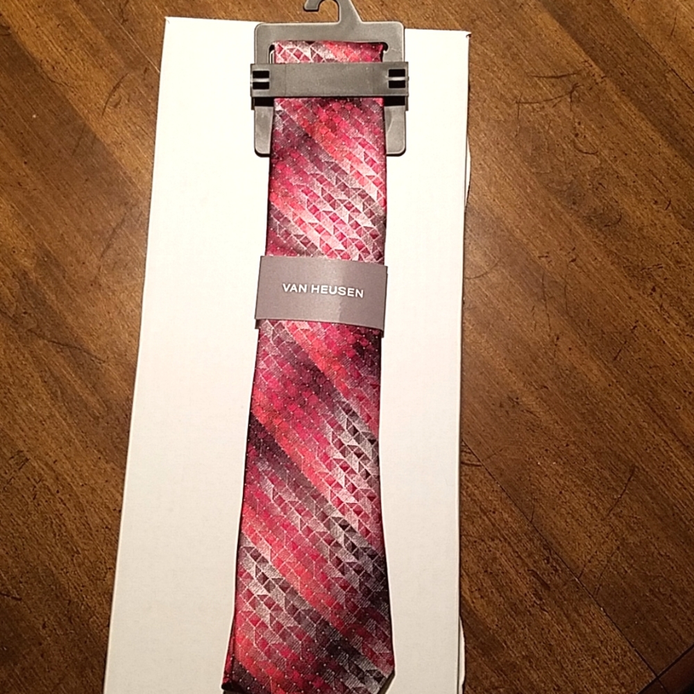🆕️Van Heusen Men's Red Tie